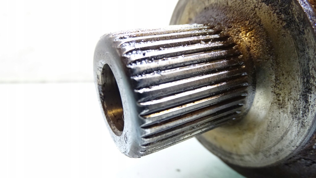 Привідний вал задня права audi a6 c6 3.0tdi в Україні