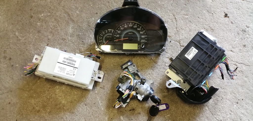 фото №1, Mitsubishi space star ii 1.0 бортовий комп'ютер набір