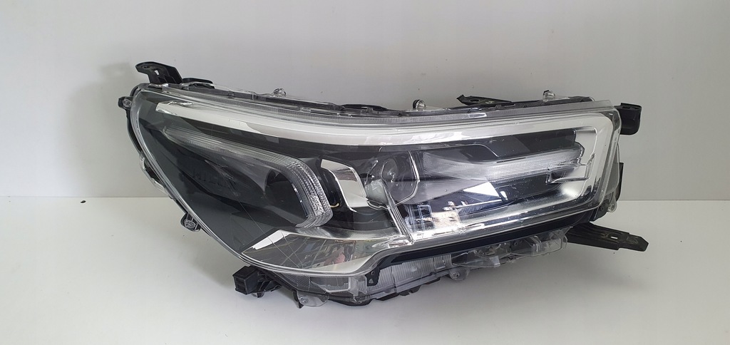 фото №1, Toyota hilux viii 8 lift лампа full led правая 81110-0kx01