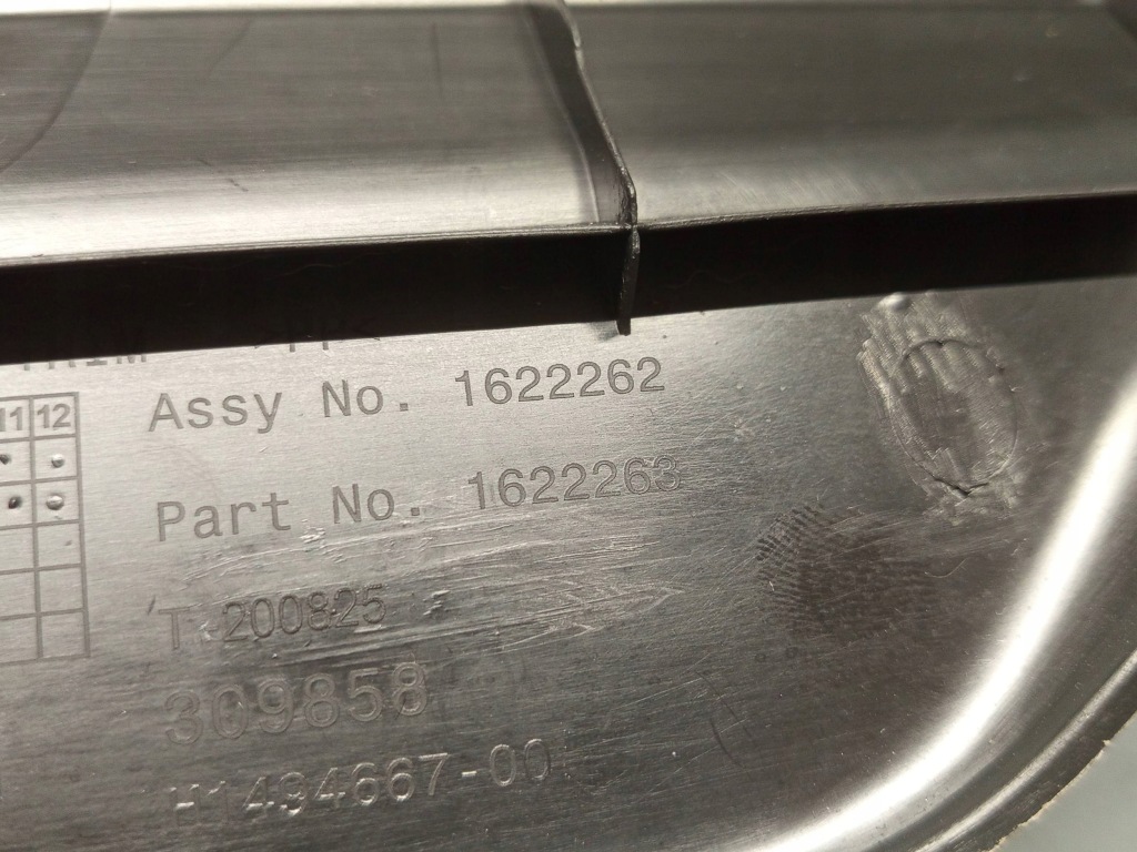 Tesla оригинальный номер 1494667-00 y защита крышки багажника в Украине