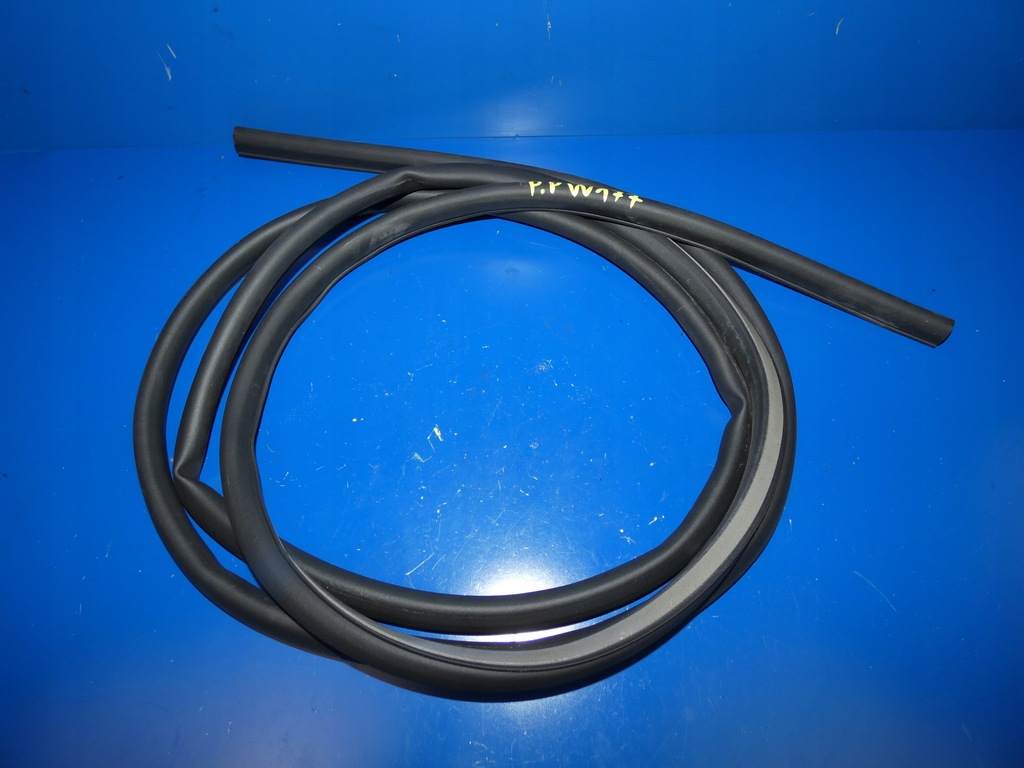 фото №1, Mercedes a w177 прокладка дверь правый перед