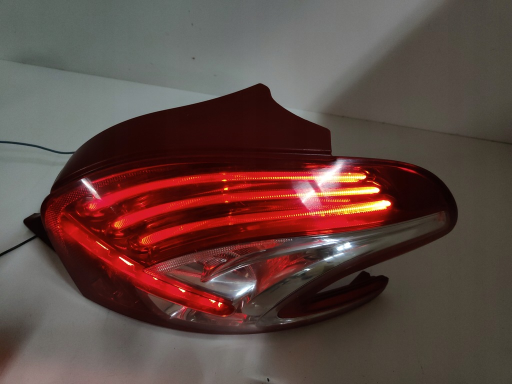 фото №6, Лампа права задня задня peugeot 208 i 1 led 9672628380 jak nowa