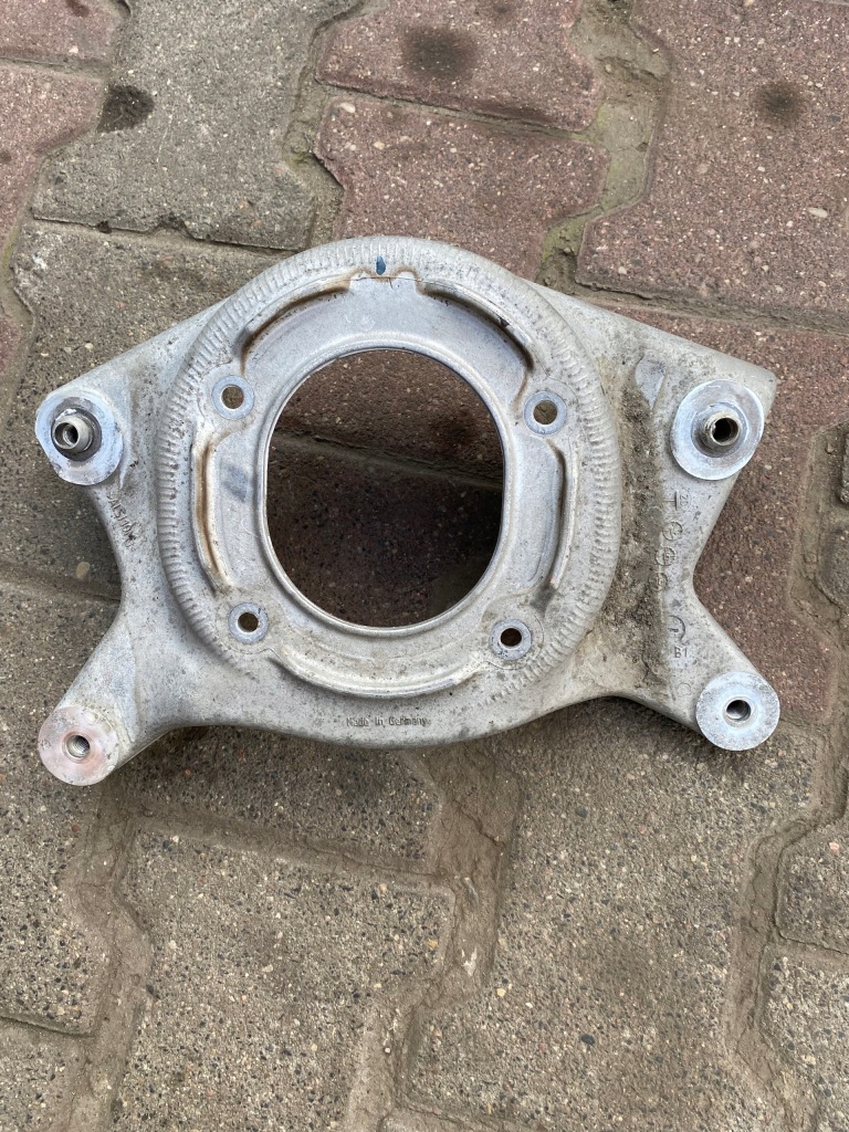 фото №1, Porsche macan 95b правое кронштейн амортизатора