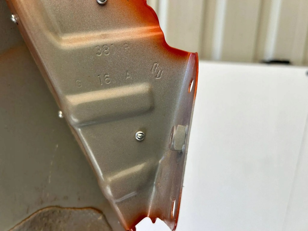 фото №3, Dacia duster lift крила лівий перед оригінал