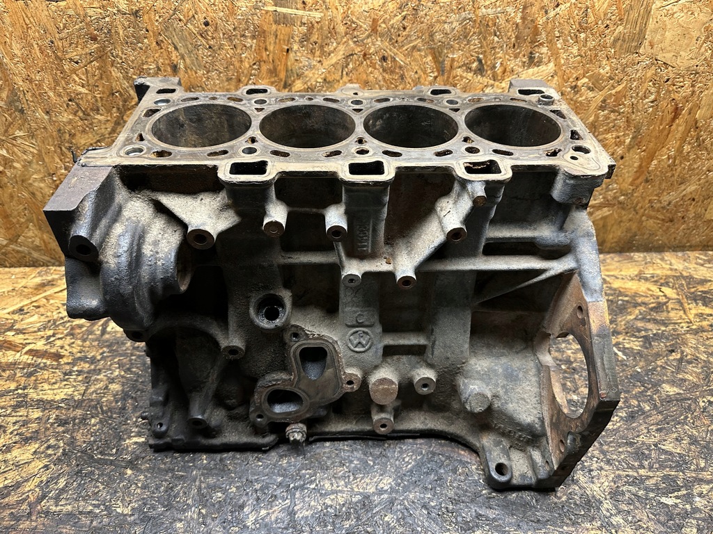 фото №1, Блок двигуна master 2.3 rwd m9ta700 m9t 700