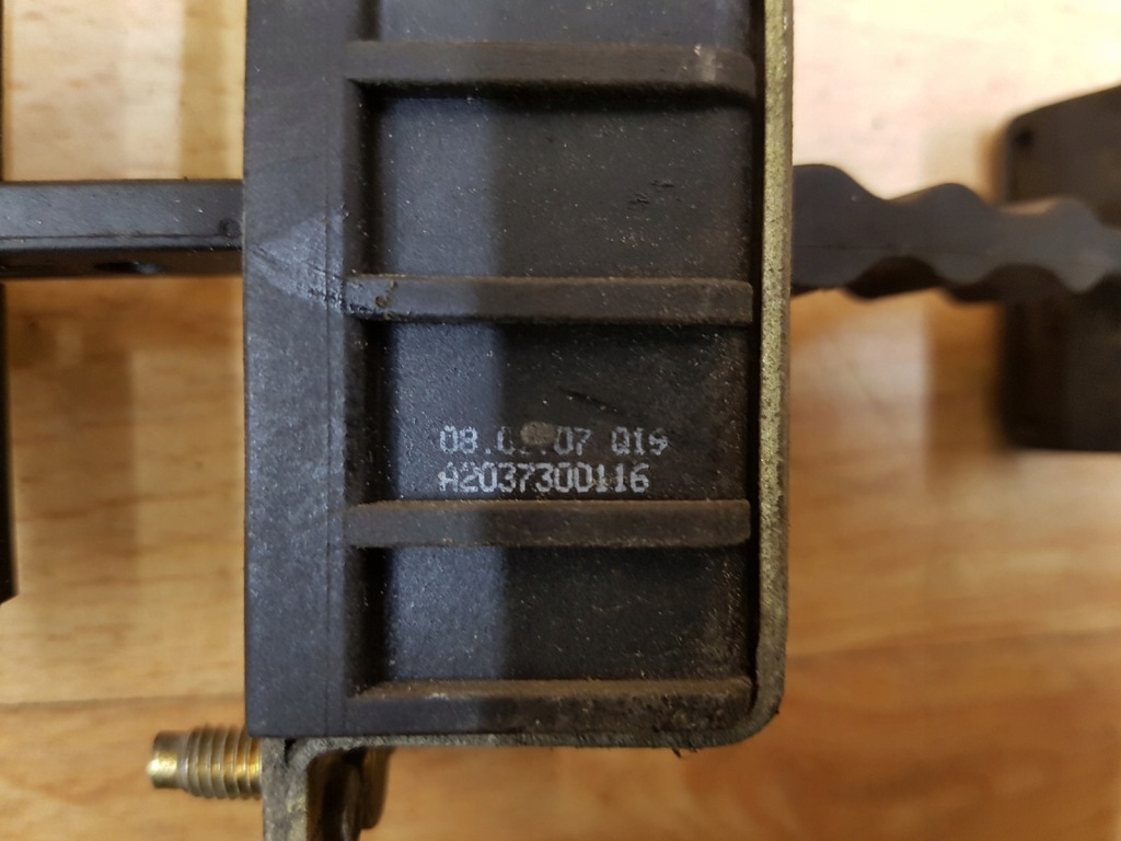 фото №3, Ограничитель дверь задняя mercedes w203