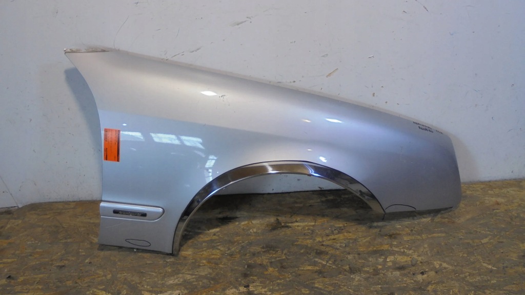 Купити Крило перед правий mercedes clk
