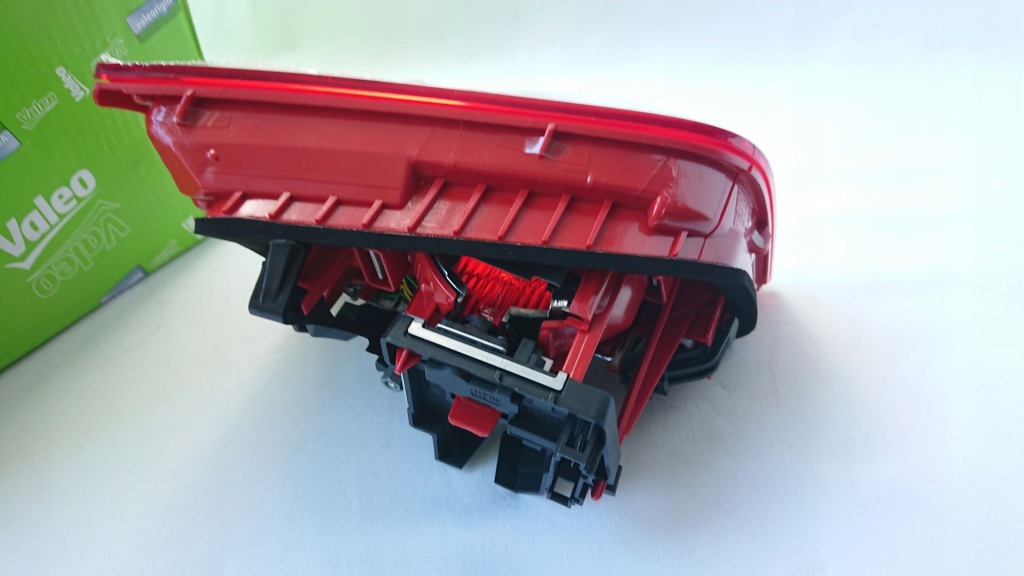 Фара led праві задній w кришці  audi a6 c6 рестайлінг  внутрішнього . Оригінал