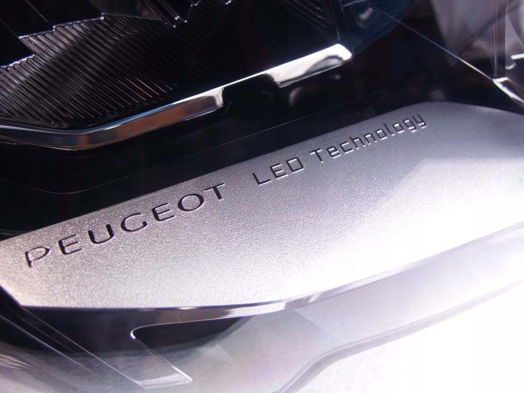 Peugeot 3008 ii рестайлинг  лампа led правый перед комплектная idealna в Украине