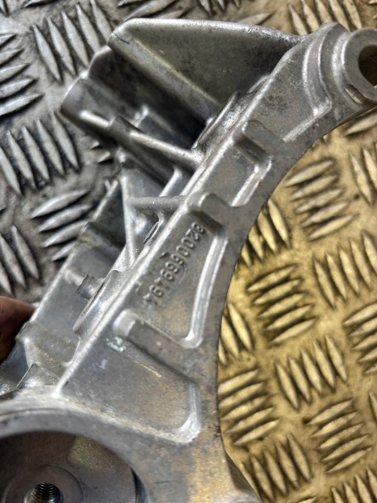 Кронштейн генератора renault 8200669494 Доставка