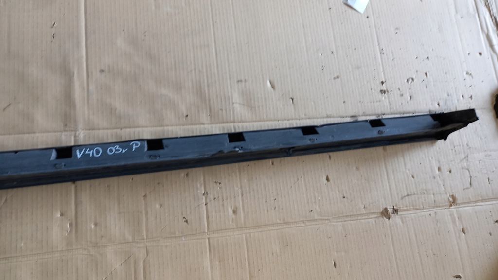 фото №11, Молдинг поріг права 30618433 volvo s40 v40 lift