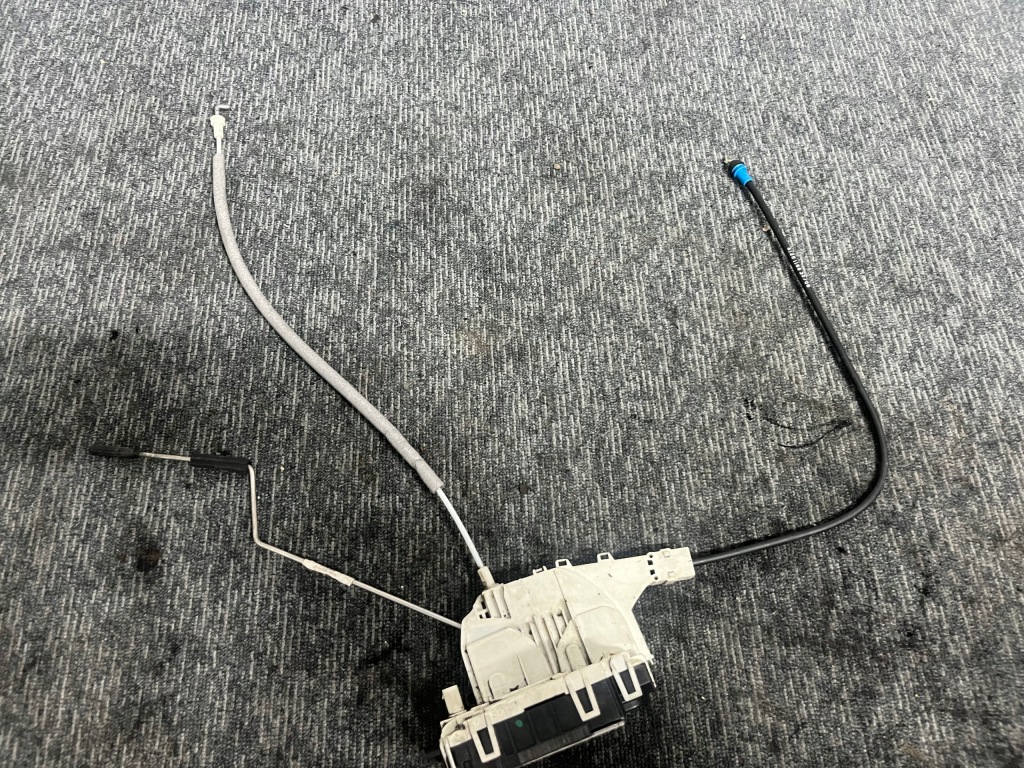 Купити Mercedes sprinter w906 315 2006r замок двері правий перед правий передній