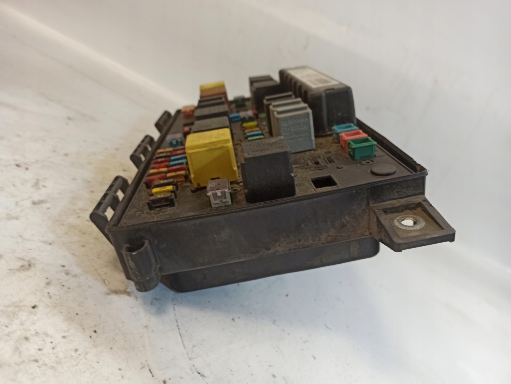 Opel zafira b 1.9 cdti коробка запобіжників 13206754hb 5dk0089668-38 в Україні