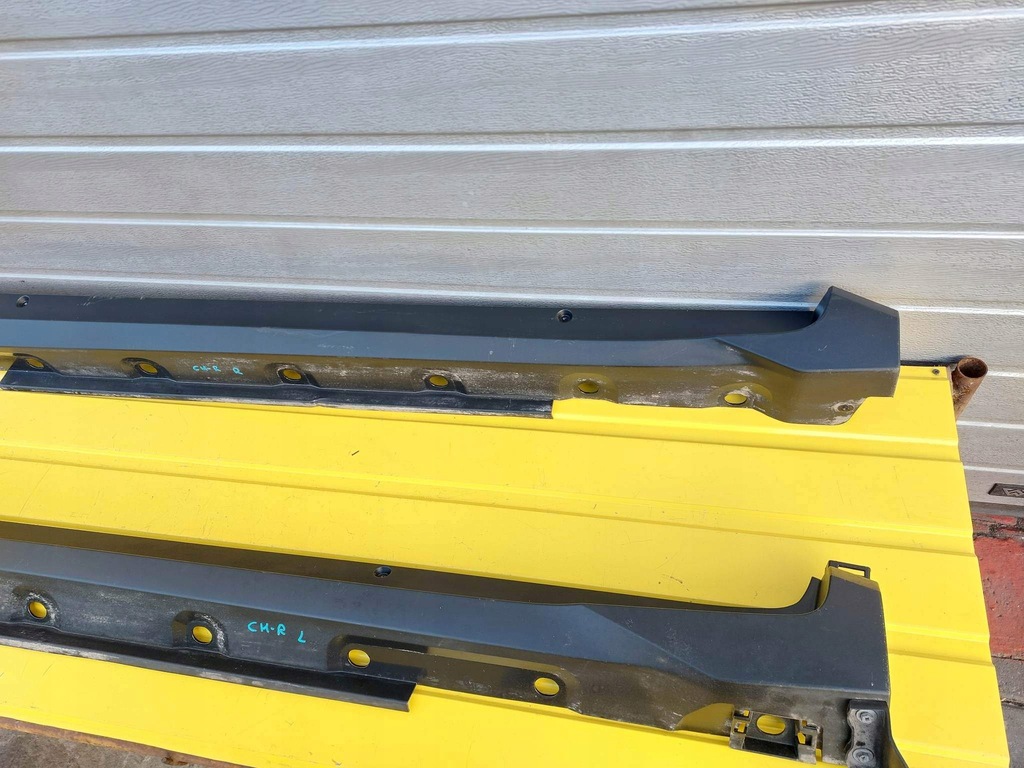 фото №3, Toyota cht ch-r молдинг порог правая 20r