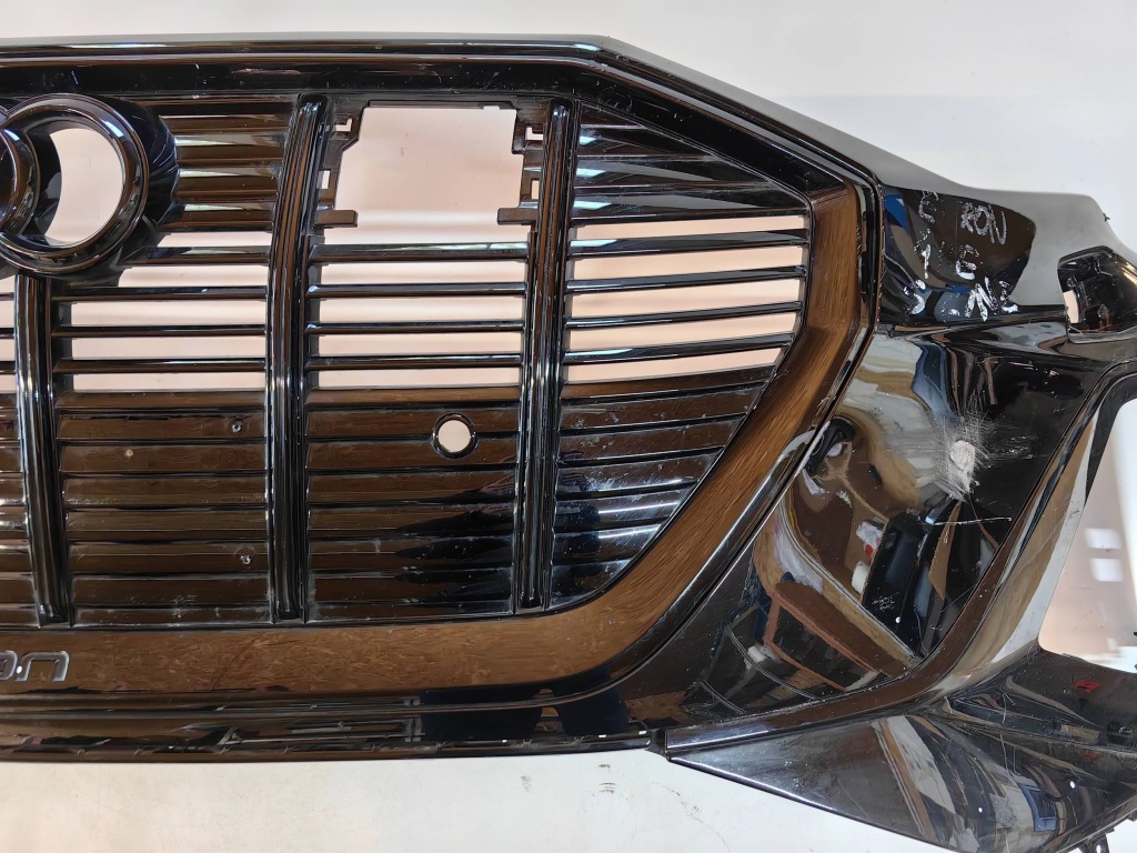 Audi e-tron 4ke s-line - бампер перед решітка радіатора ok polecam Недорого