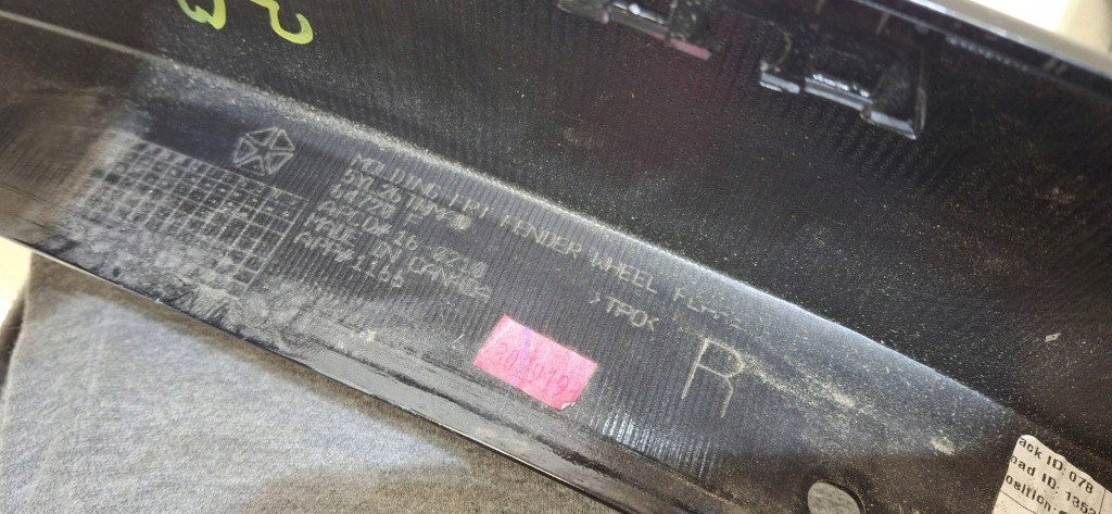 Молдинг крыла правая перед dodge ram 1500 5yl26trmad Киев