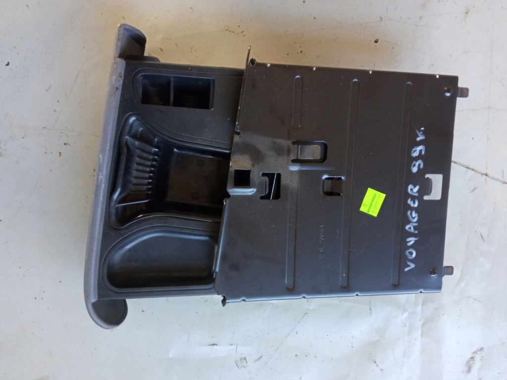 фото №4, Chrysler grand voyager iii 2.5 vm 1999 r. бардачок