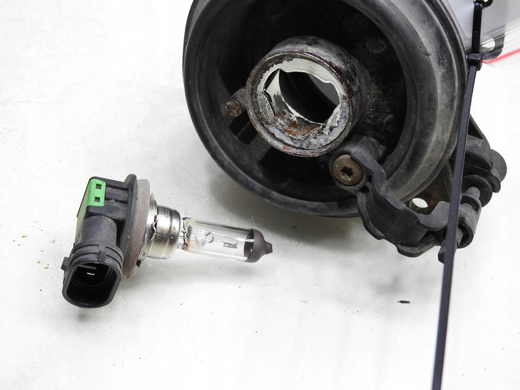 фото №6, Противотуманная фара правый mercedes w212 a2128201056