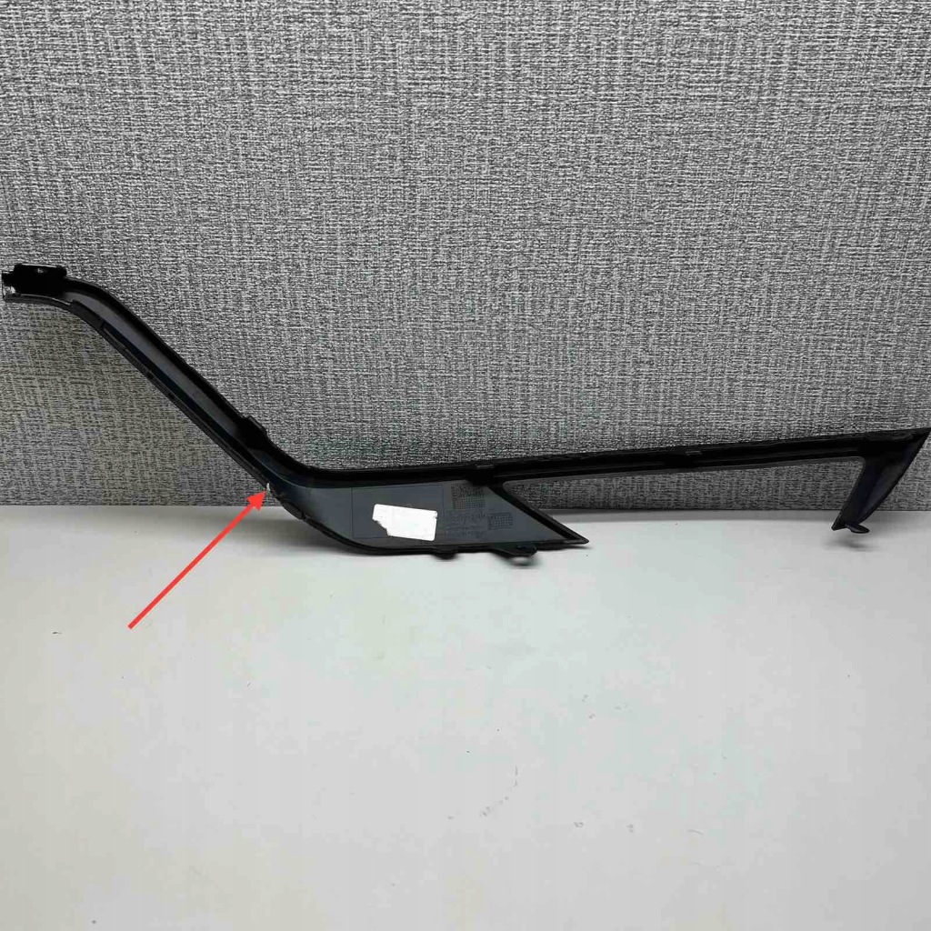 Volvo xc60 2 r-design права молдинг решітка бампера перед 32227912 Доставка