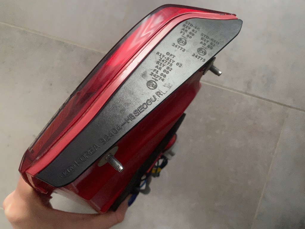 фото №8, Лампа задняя правая крышка багажника 92404-h8 kia rio v iv 17r