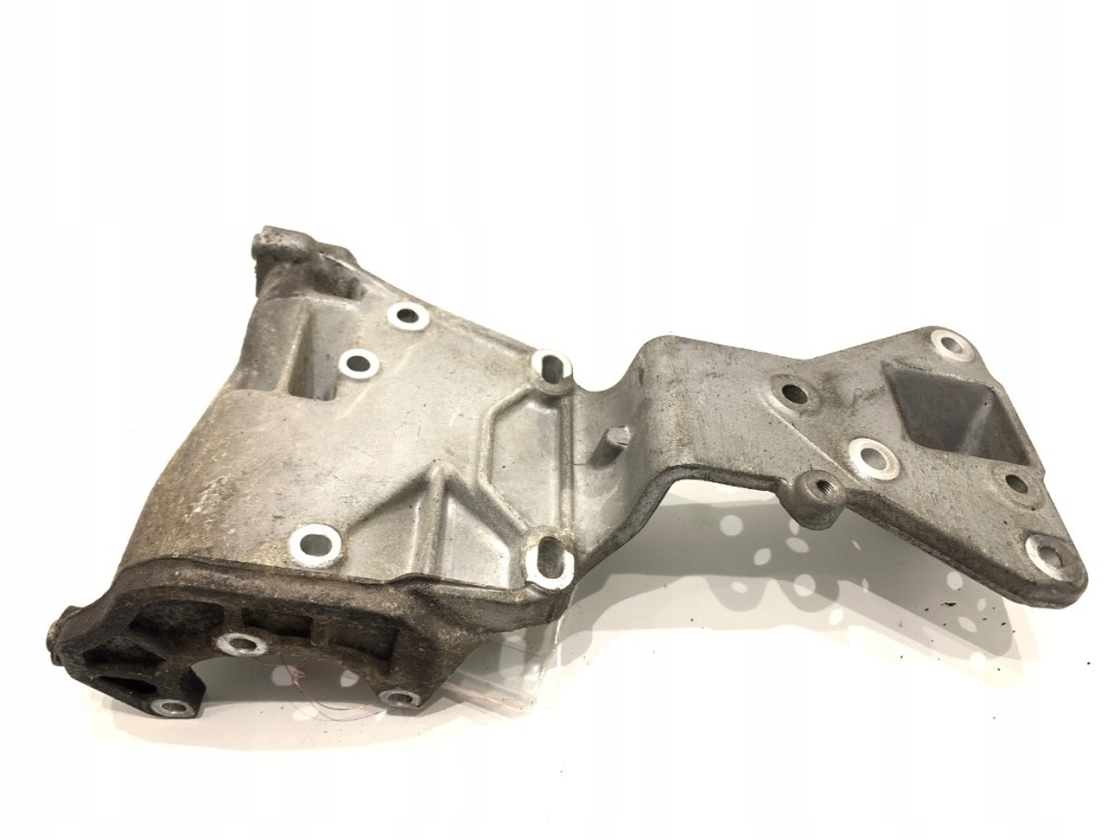 Кронштейн кріплення генератора volvo v70 3 30731516 Ціна