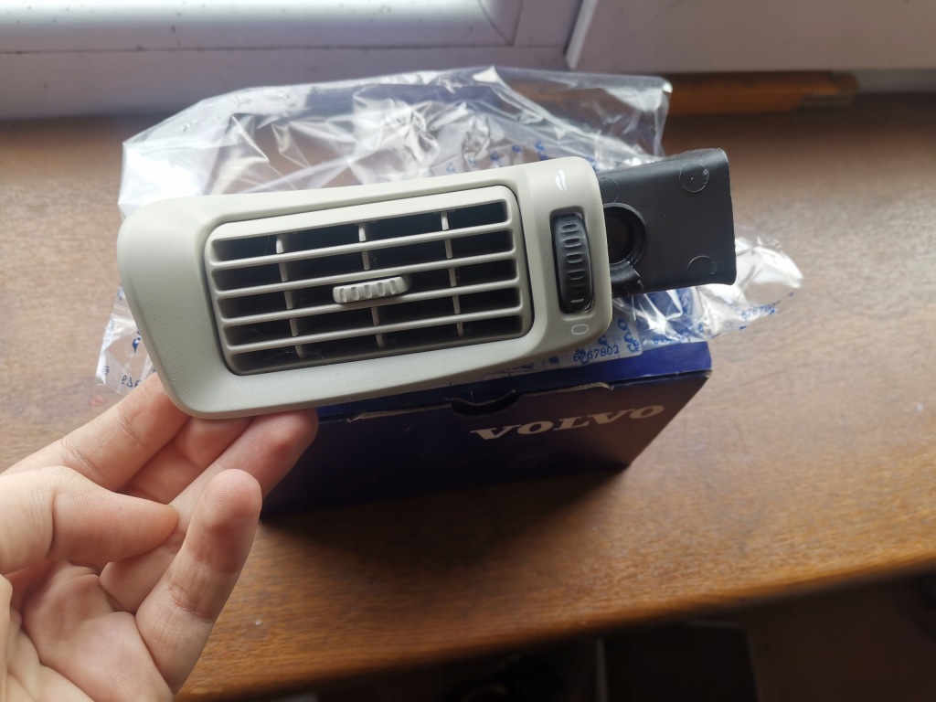 фото №1, Volvo xc70 s60 v70 s80 - решітка обдув стійка lh