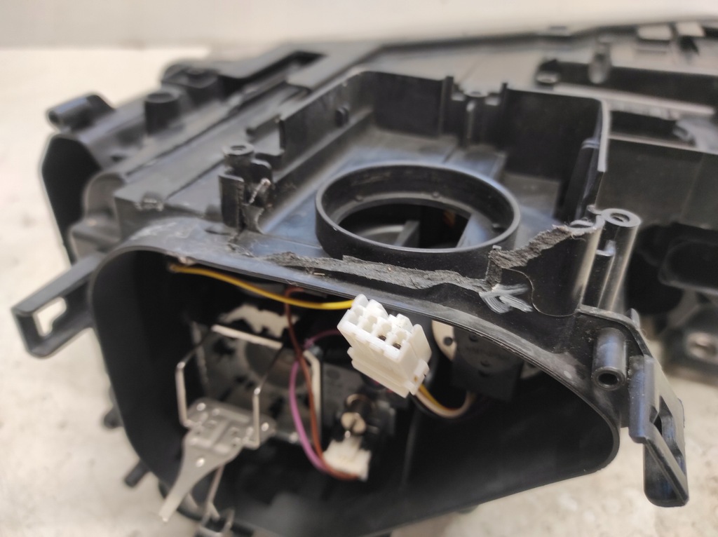 фото №10, Audi q3 1 i 11- лампа права перед bi ксенон 8u0941032