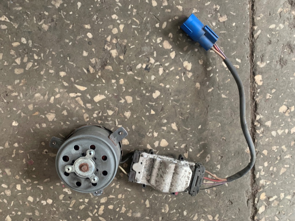 фото №1, Mercedes a klasa w169 модуль блок управления вентилятора вентилятора радиатора benzyn