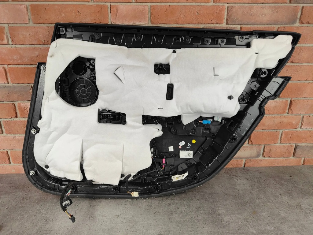 Обивка обшивка дверь левый задний  bowers wilkins bmw 7 g70 vcjl кожа merino Доставка