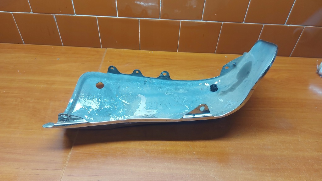 Угол бампера левое  задняя хром toyota hilux viii pdc Оригинал