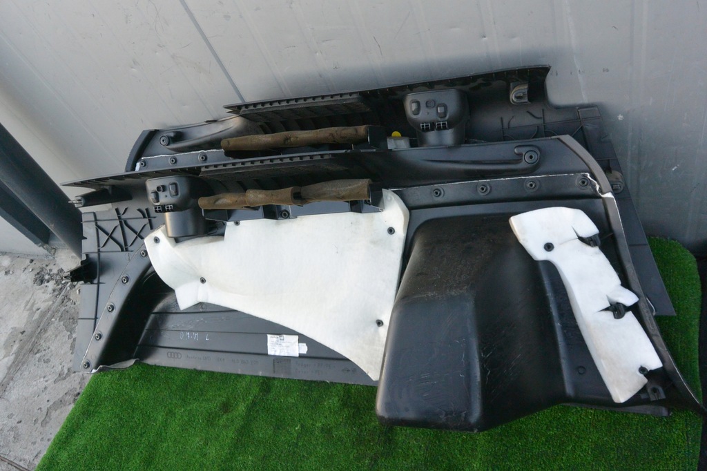 фото №15, Обшивка багажника kpl 5 місць audi q7 4l