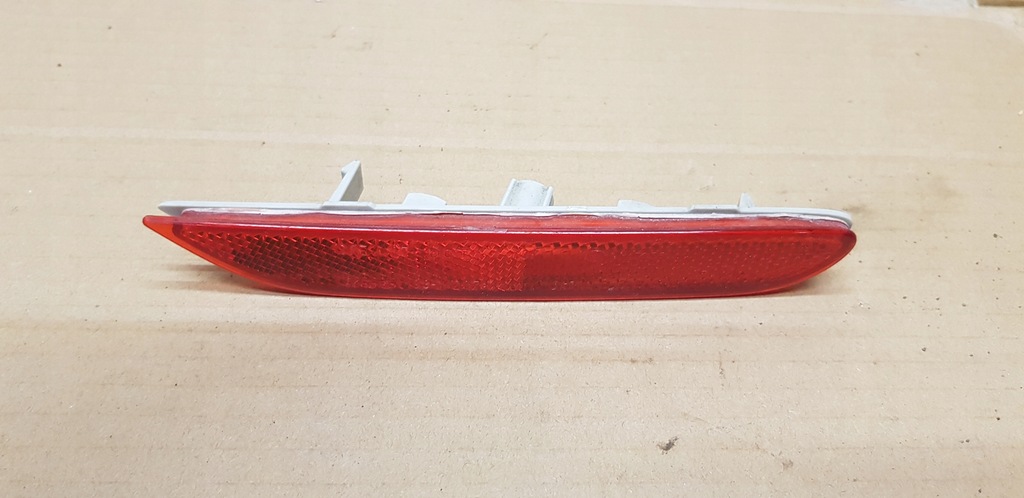 фото №1, Nissan отражатель задняя правый 250-23005