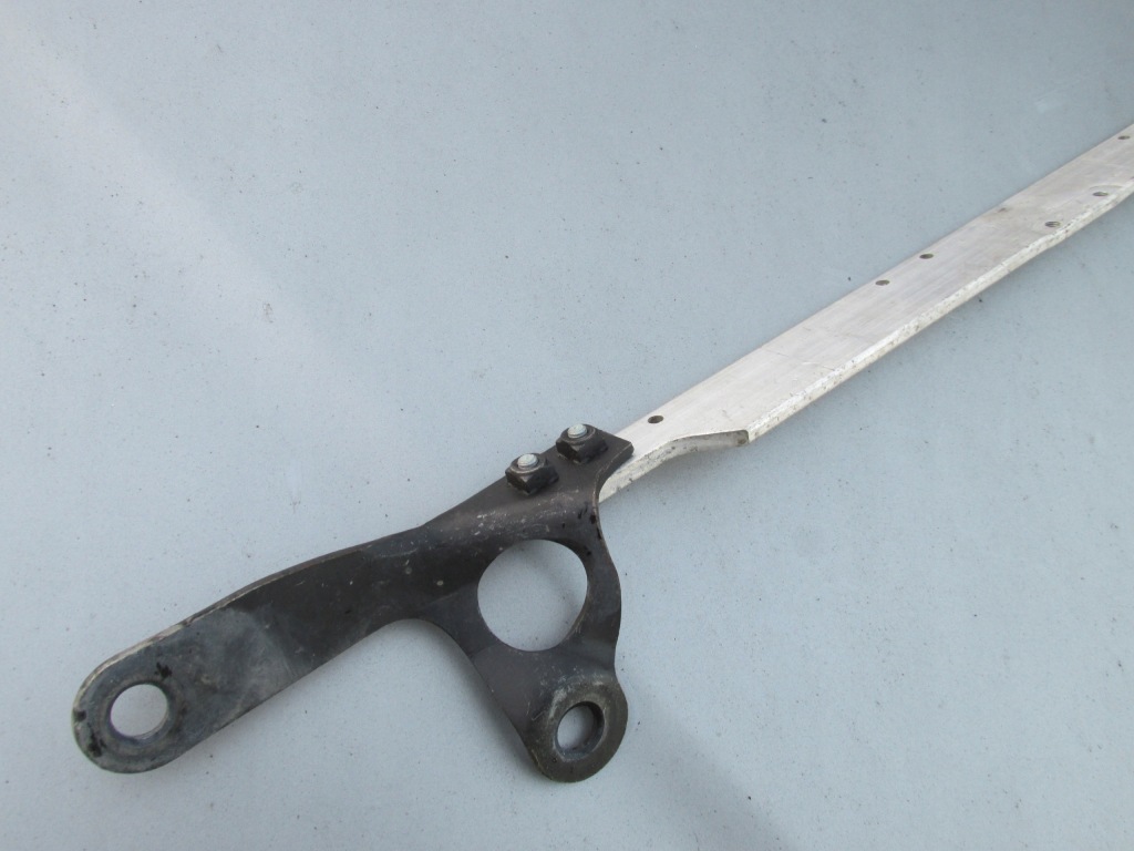 Оригинальная распорка верхний audi a4 b5 в Украине