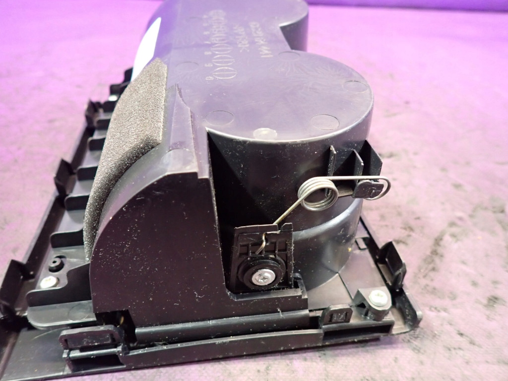 Mazda 5 1 cr19 05-08 держатель на кружка подстаканник в Украине