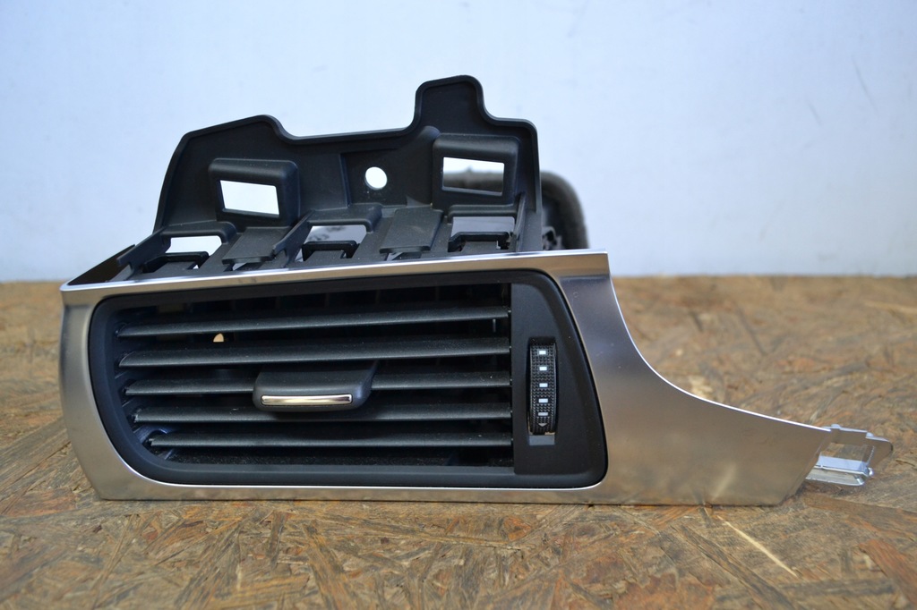 фото №1, Решётка обдув audi оригинальный номер 4g1820901e