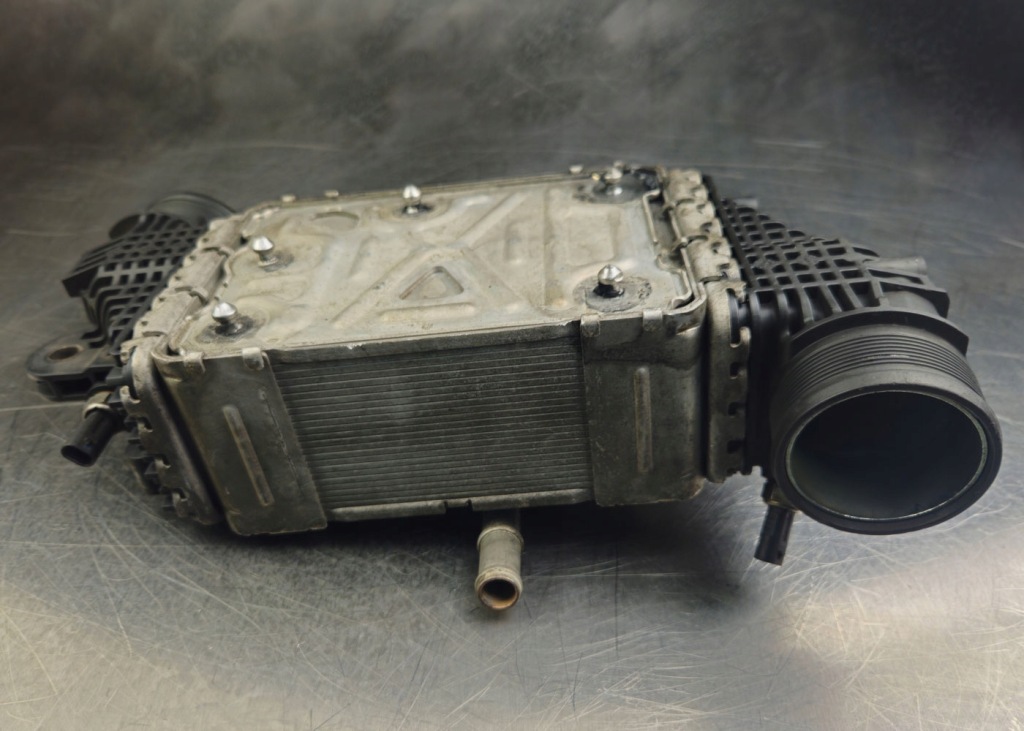 Радіатор повітря інтеркулер audi vw skoda 2.0 tdi 04l145749b Київ