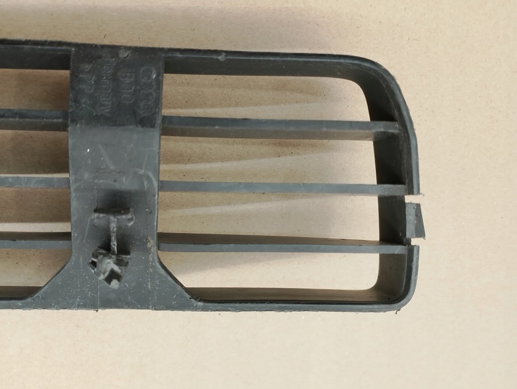 фото №6, Audi a4 b5 94-99 средняя решётка бампера заглушка