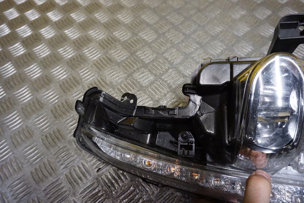 фото №9, Toyota prius prime 2017- лампа противотуманная фара drl led правая usa