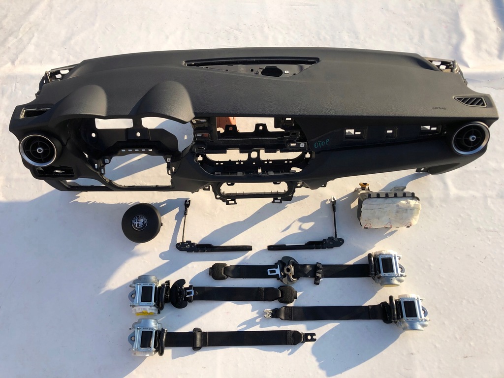 фото №1, Alfa romeo stelvio панель приладів консоль панель приладів подушка безпеки подушки безпеки повітряні ремені pas