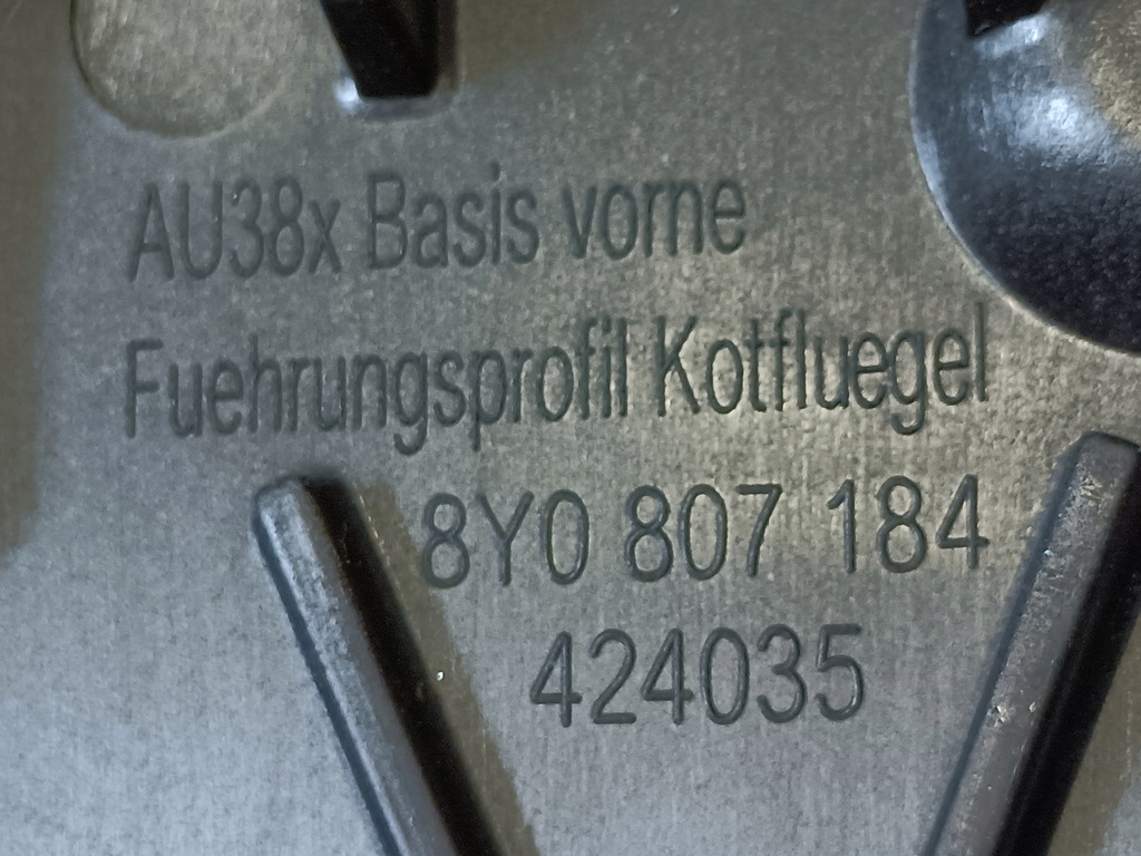 фото №10, Audi a3 s3 направляющая бампера правый перед 8y0807183