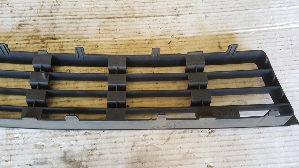 фото №9, Средняя решётка бампера перед audi a4 8d0807683aa