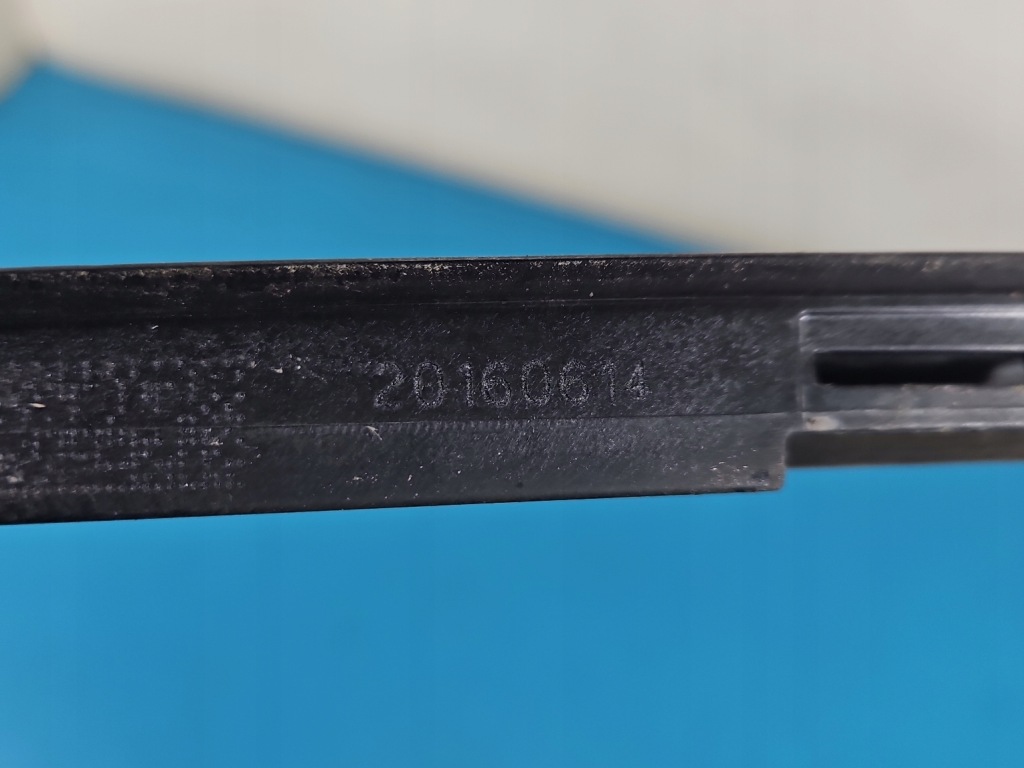 Молдинг стекло лобовое правый  передней volvo s90 16- 31386575r с Разборки