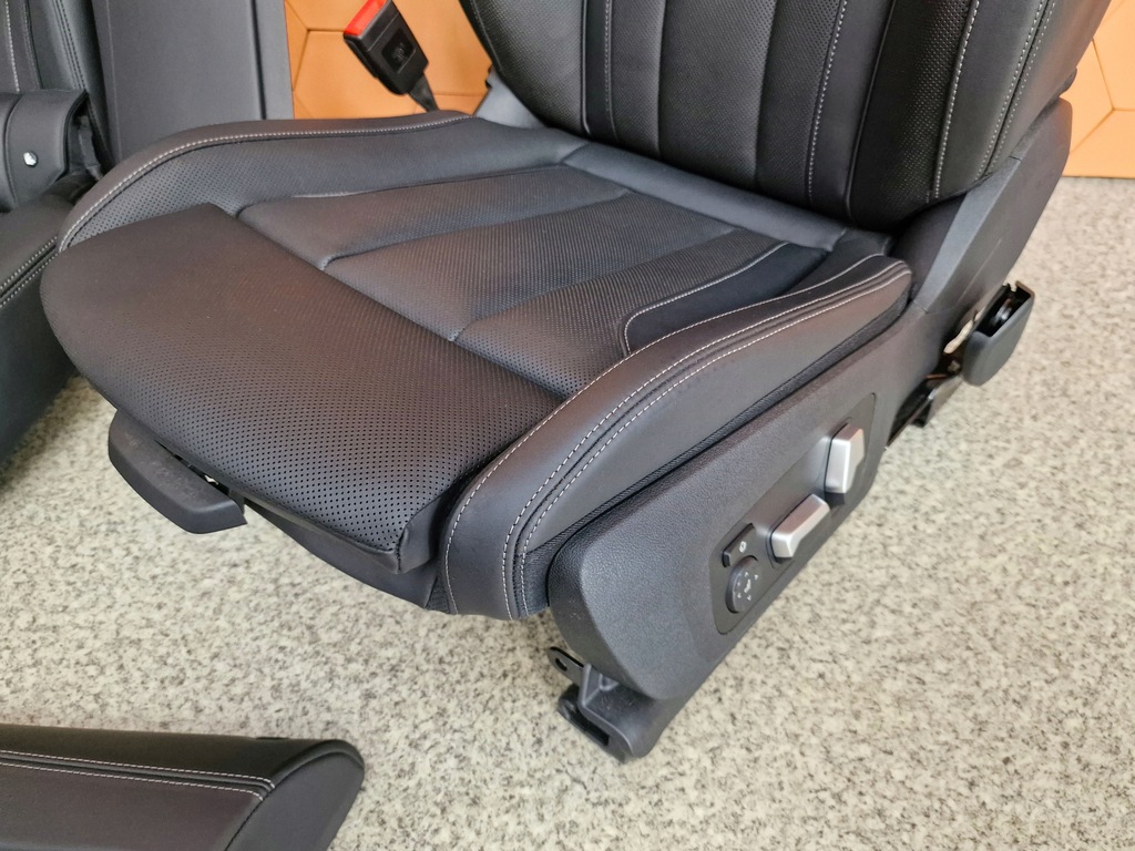 фото №13, Bmw 8 g16 салон сидіння чорні шкіра merino вентиляція bowers шторка