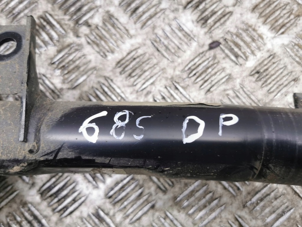 Audi a3 8y 2023 правая сторона амортизатор оси  передней с пружина с Разборки