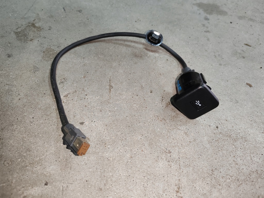 фото №1, Разъём usb port кабель шланг suzuki swift mk7 10-