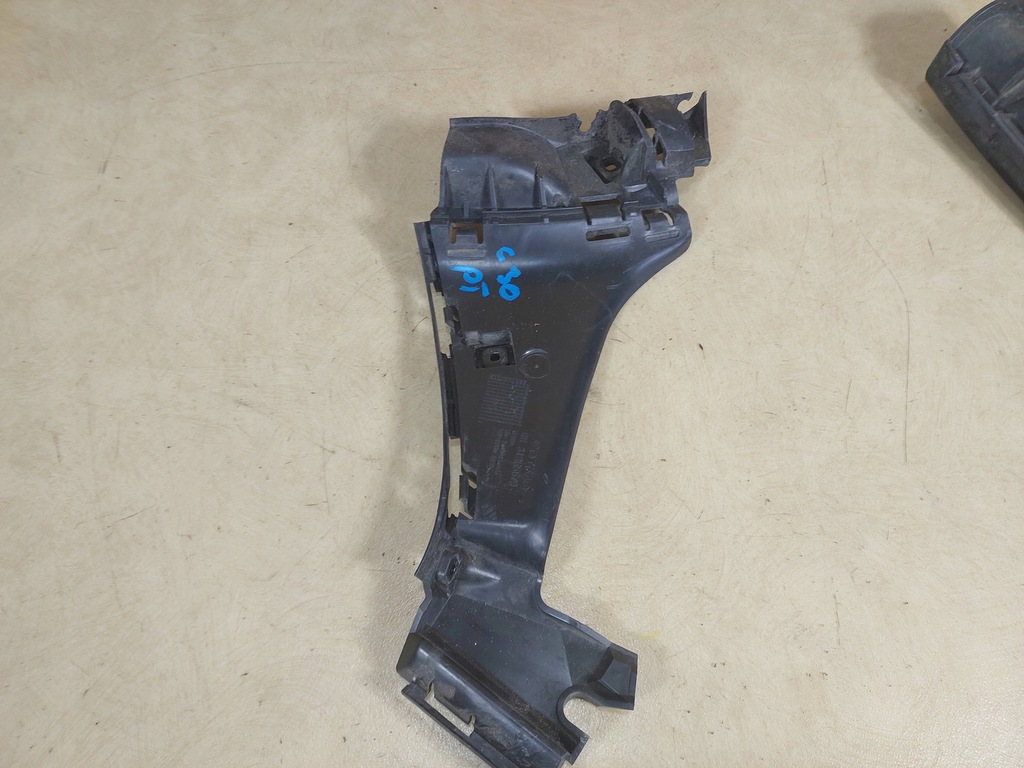 фото №6, Volvo c30 направляющая бампера правый задняя 30657219