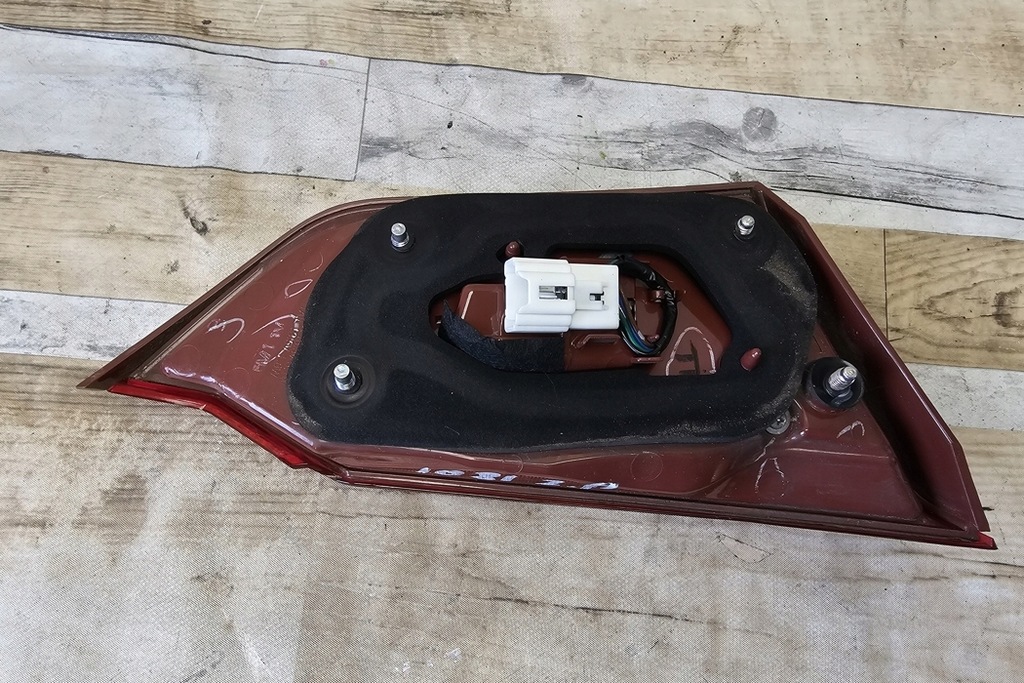 фото №8, Права лампа кришки багажника infiniti q50 w0698 3.0l бензиновий 298kw 2016