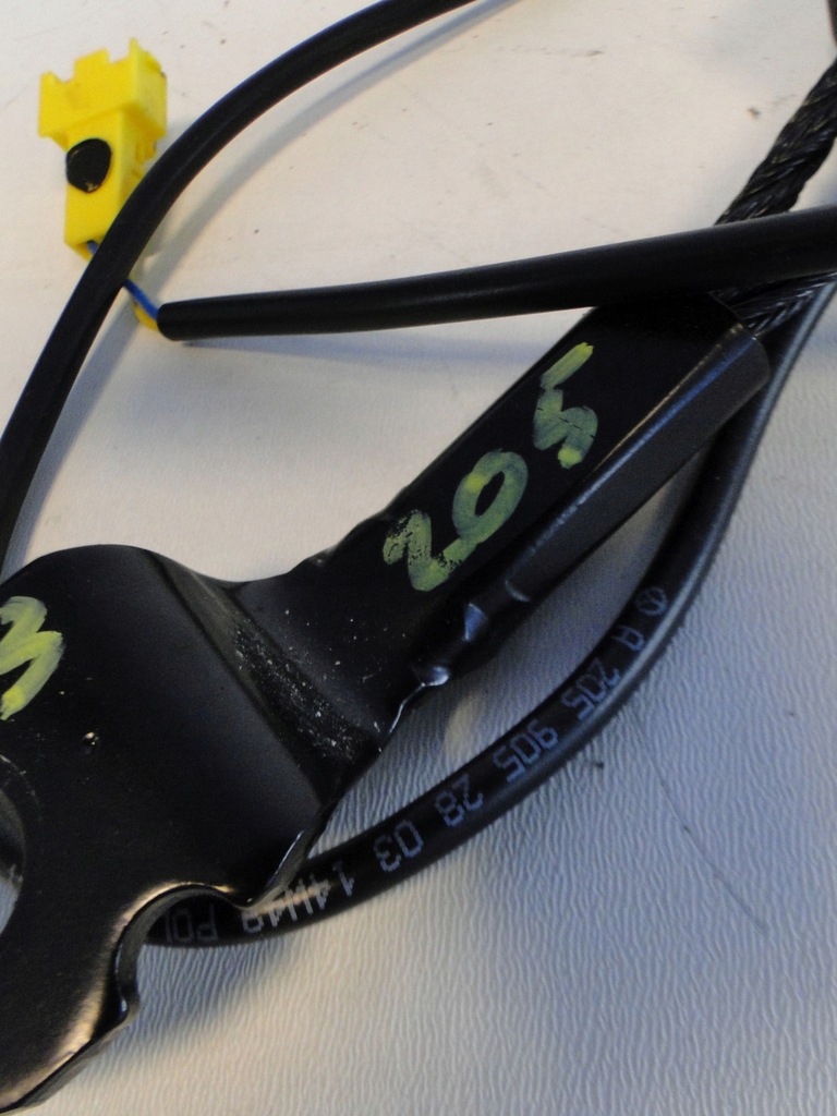 фото №6, Mercedes пряжка замок поперечина левый перед a2058600169 c 205 glc 253 eqc 293