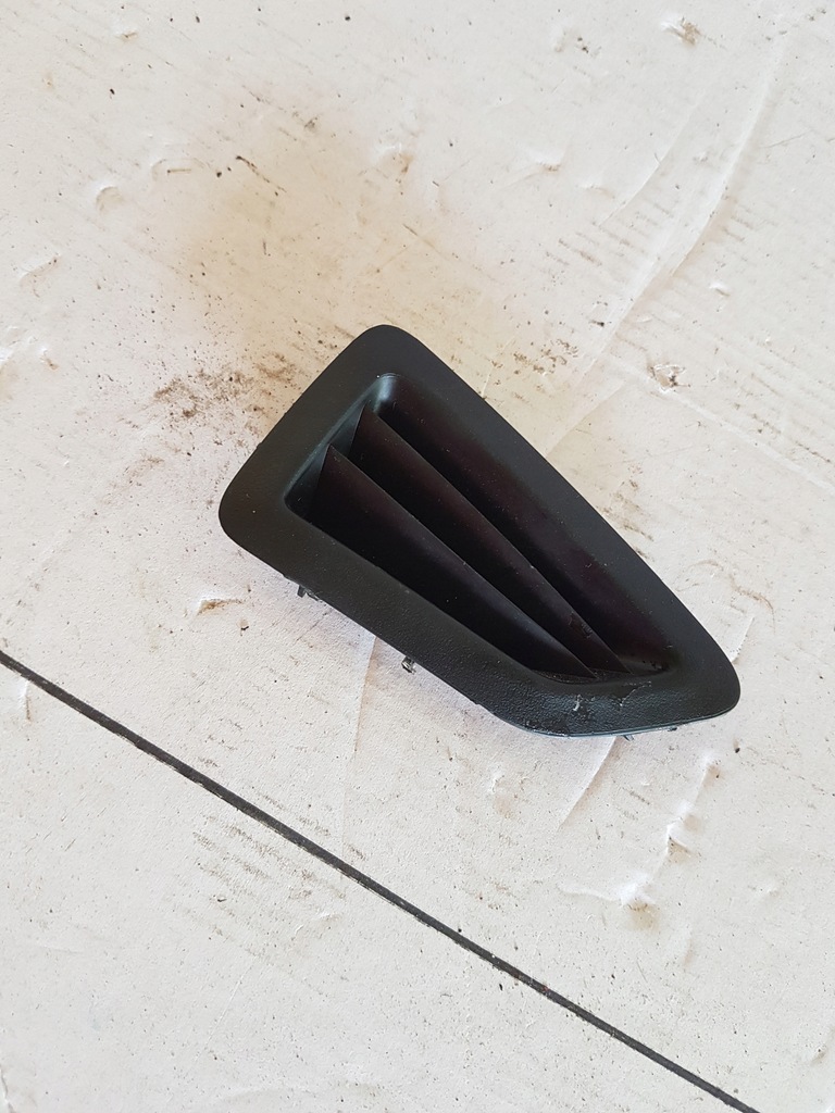 фото №1, Ford fiesta mk7 решітка обдув ліва трикутник