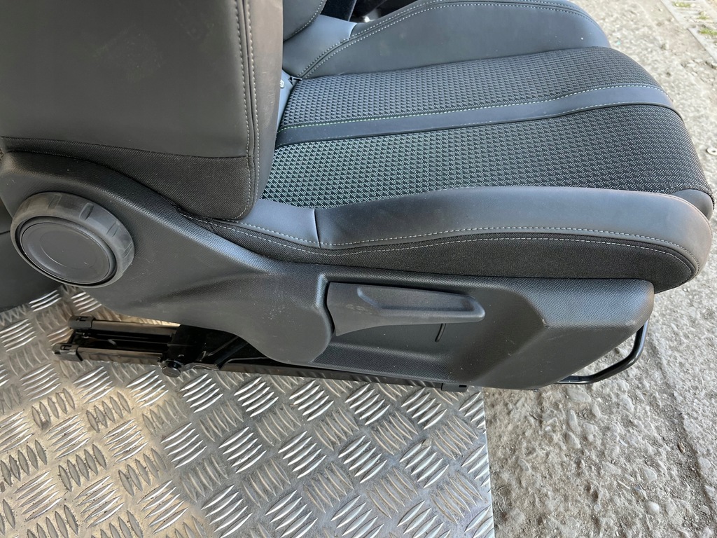 фото №5, Сиденья заднее сиденье середина кожа peugeot 2008 ii gt